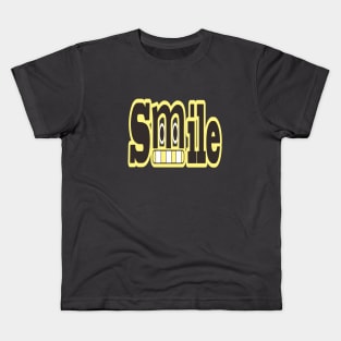 smile please Kids T-Shirt